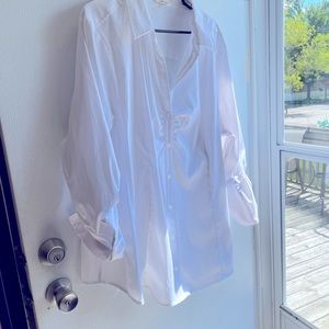 Beautiful size 3x fitted button blouse!